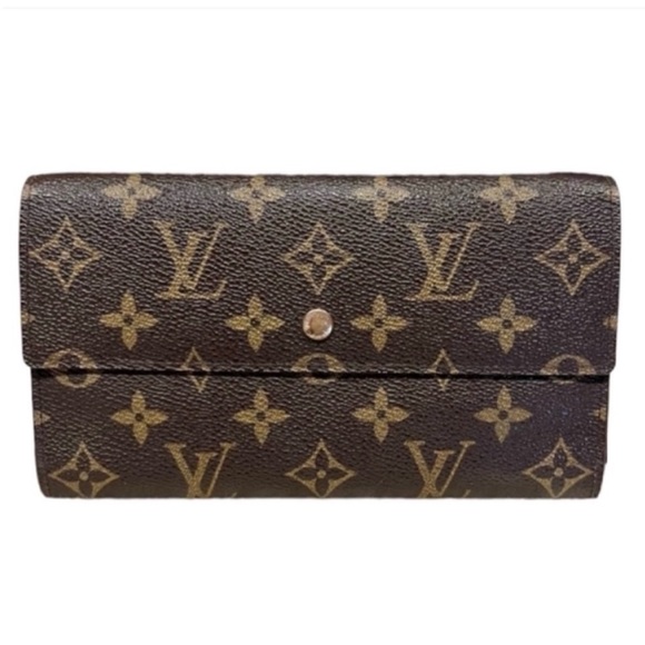 Louis Vuitton Handbags - GOOD CONDITION! Authentic Louis Vuitton Monogram International Long Wallet